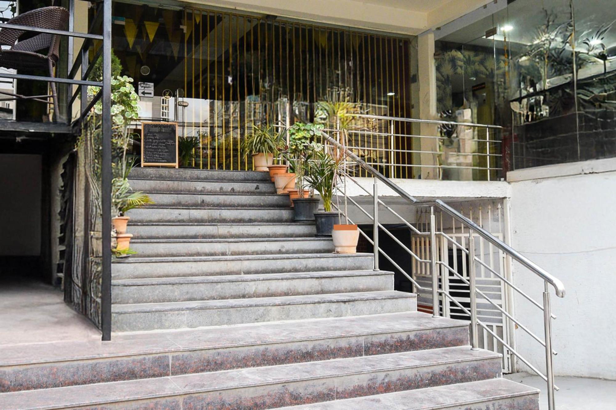 Super Townhouse Madhapur 100 Feet Road Formerly Jkc Grand Haidarábád Kültér fotó