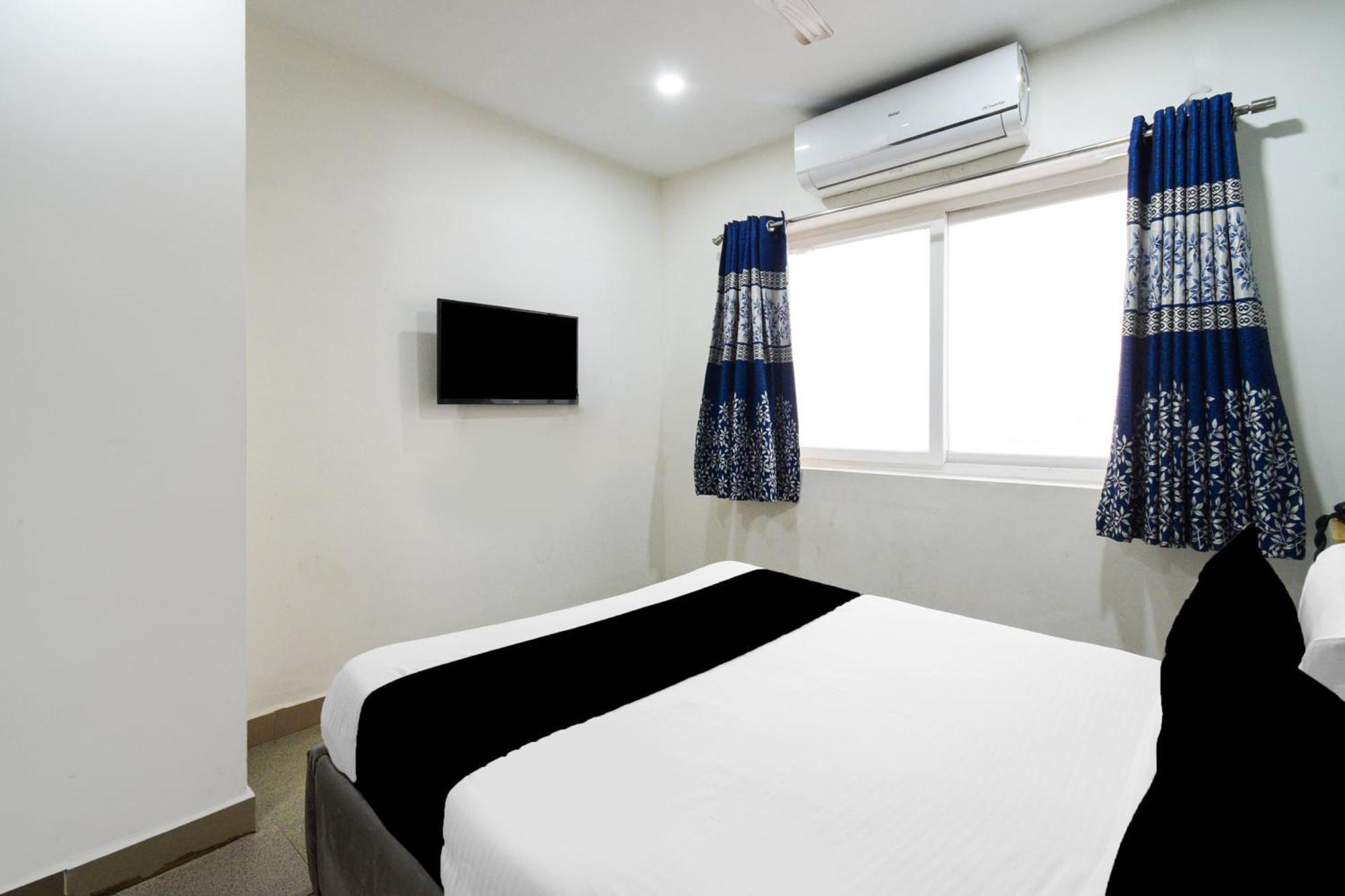 Super Townhouse Madhapur 100 Feet Road Formerly Jkc Grand Haidarábád Kültér fotó