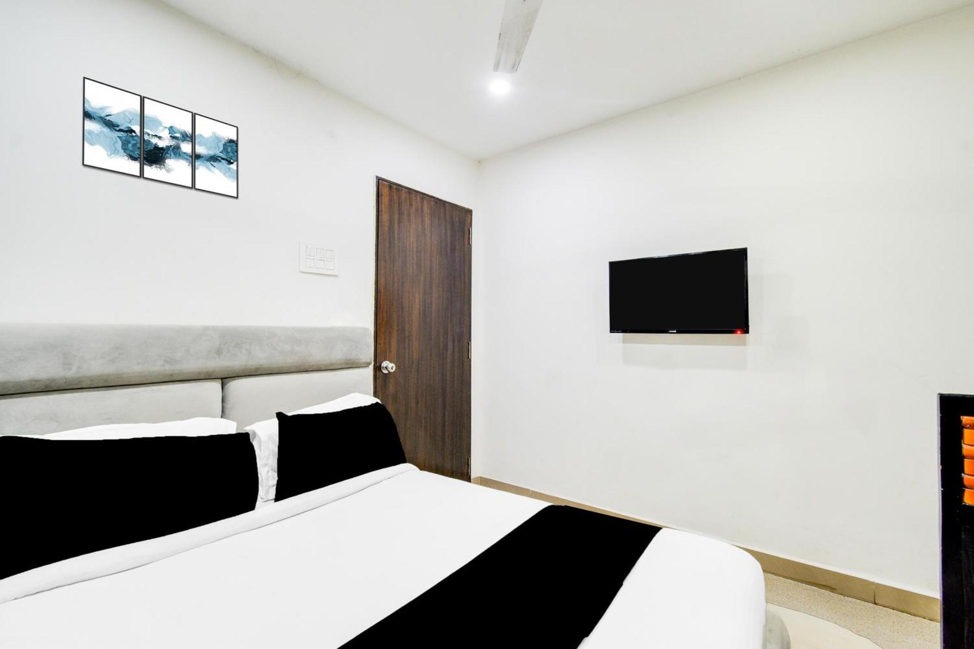 Super Townhouse Madhapur 100 Feet Road Formerly Jkc Grand Haidarábád Kültér fotó